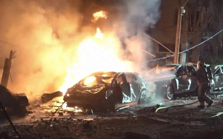 Israel tập kích mỏ khí đốt lớn nhất Iran, UAE bắn hạ thêm 13 tên lửa đạn đạo - 1