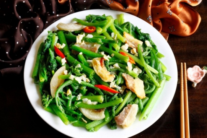 Sai lầm khi nêm muối khiến rau xào mất ngon