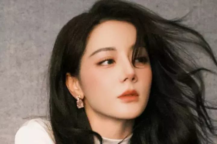 Địch Lệ Nhiệt Ba tê liệt hoàn toàn