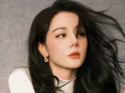 Địch Lệ Nhiệt Ba tê liệt hoàn toàn