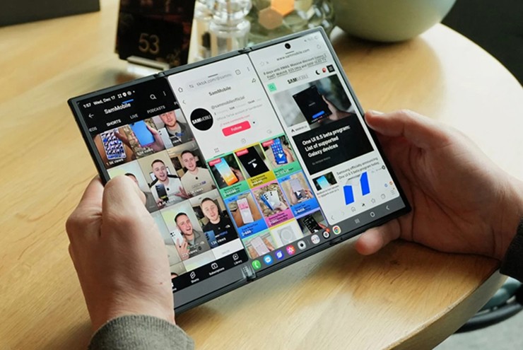 Điện thoại gập ba chưa kịp bùng nổ đã bị Samsung “rút phích”.