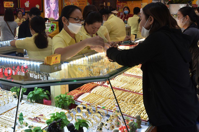 Giá vàng hôm nay tiếp tục giảm