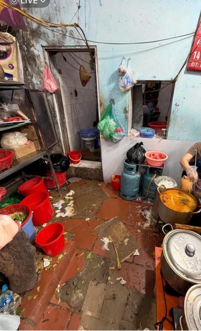 Không gian quán bún riêu Hàng Lược khi khách Trung Quốc đăng trên mạng xã hội hôm 3/3. Ảnh: Tiểu Hồng Thư