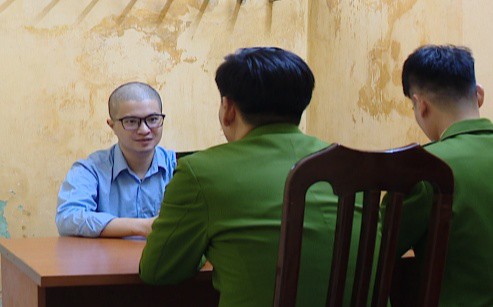 Bị can Phó Đức Nam làm việc với cơ quan Công an.