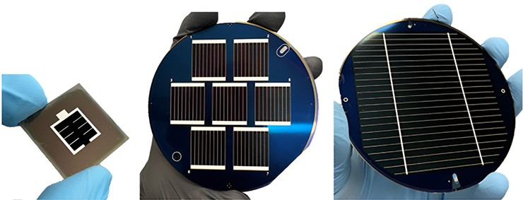 Hình ảnh các tế bào quang điện ba lớp có diện tích 1, 4 và 54 (cm2), thể hiện quá trình mở rộng quy mô.