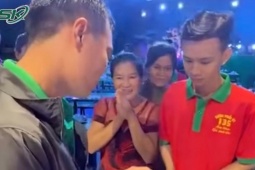 Vụ nam nhân viên trúng số 18 tỉ tiếp tục gây sốt với hành động bất ngờ từ đồng nghiệp