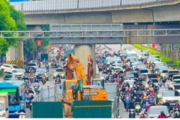 Vì sao Hà Nội dựng "lô cốt" ở hàng loạt tuyến đường gây ùn ứ giao thông?