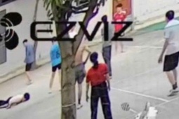 VIDEO: Đang đánh bóng chuyền, người đàn ông gục xuống sân nằm bất động