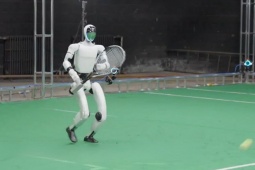 Kinh ngạc robot đánh tennis như người thật với phản xạ cực nhanh