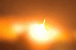 Iran tuyên bố tấn công 100 mục tiêu quân sự Israel, biến bầu trời đối phương thành 'cảnh tượng ngoạn mục'