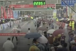 Nóng nhất thể thao trưa 18/3: Trọng tài bị phạt nặng vì cản trở VĐV Trung Quốc về đích