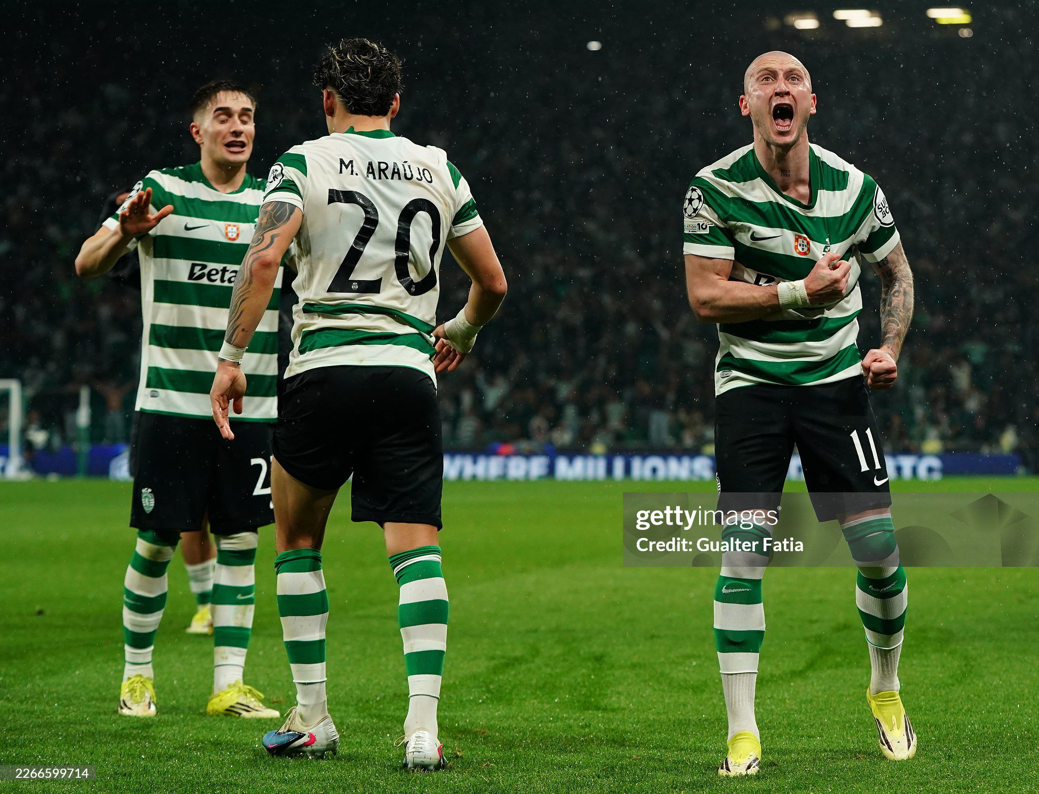 Sporting Lisbon đi tiếp một cách ngoạn mục