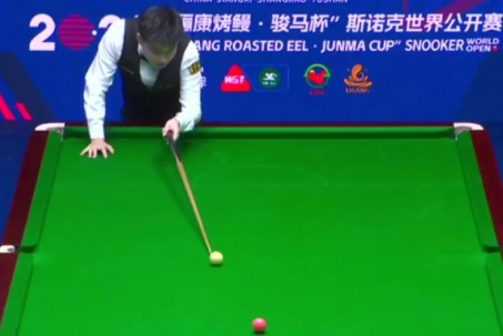 Cú đánh 1 tay gây bão bi-a thế giới: Tuyệt kỹ định đoạt trận đấu nghẹt thở