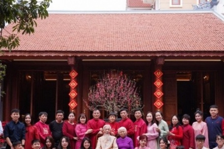 4 anh em trai ở Hưng Yên xây nhà chung khuôn viên, quây quần bên bố mẹ già