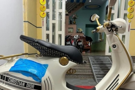 Xe máy bản đặc biệt giá đắt đỏ vài trăm triệu, hút khách đại gia tại Việt Nam