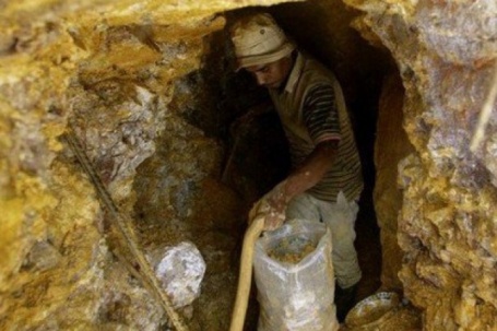 Ngân hàng UBS dự báo giá vàng lên 6.200 USD bất chấp đang suy giảm