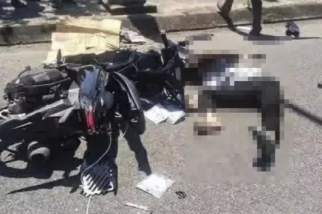 Tông trụ đèn, 2 thanh niên tử vong