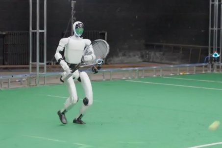 Kinh ngạc robot đánh tennis như người thật với phản xạ cực nhanh