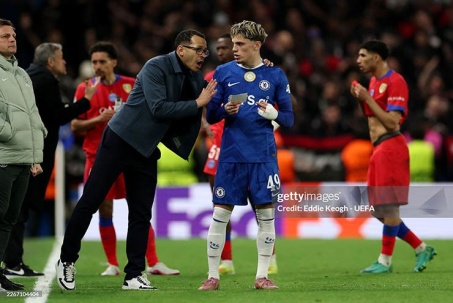 Chelsea thua thảm 2-8: HLV Rosenior nhận trách nhiệm, sao PSG thách thức châu Âu