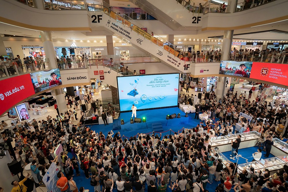 Sự kiện “Hành trình Tin vào điều nàng chọn” thu hút hàng nghìn khách tham quan. Ảnh: PNJ.