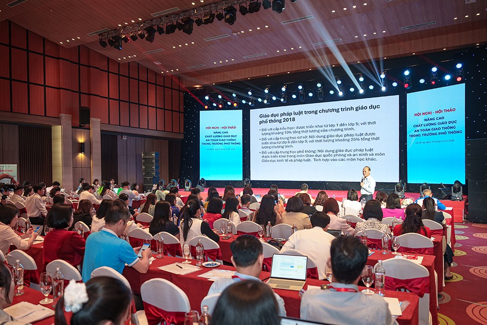 Ông Đỗ Anh Dũng - Vụ giáo dục Phổ thông, Bộ GD&amp;ĐT báo cáo thực trạng giáo dục pháp luật về trật tự ATGT trong thời gian qua và định hướng tăng cường giáo dục trong thời gian tới