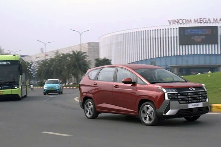 Rộ tin Hyundai Stargazer 2026 sắp ra mắt Việt Nam với ngoại hình "lột xác" - 2