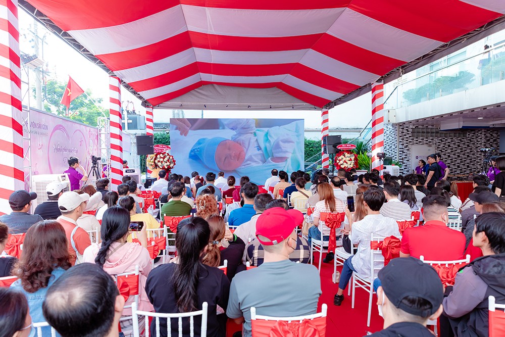 Các bác sĩ giàu kinh nghiệm chia sẻ kiến thức về xét nghiệm di truyền PGT tại sự kiện