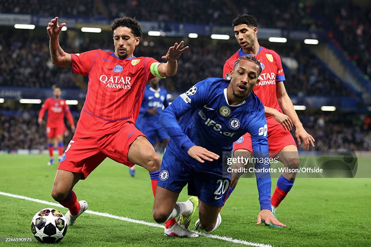 Chelsea (áo xanh) thi đấu quá tệ