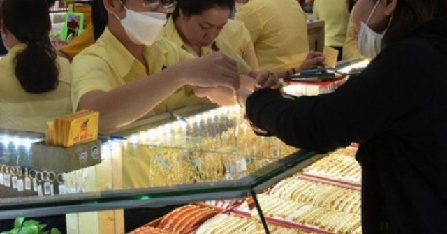 Giá vàng hôm nay, 18-3: Tiếp tục lao xuống