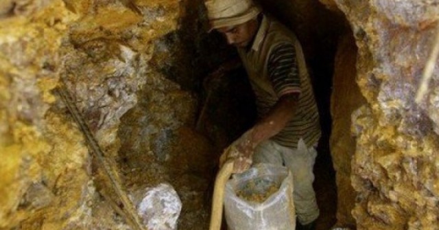 Ngân hàng UBS dự báo giá vàng lên 6.200 USD bất chấp đang suy giảm