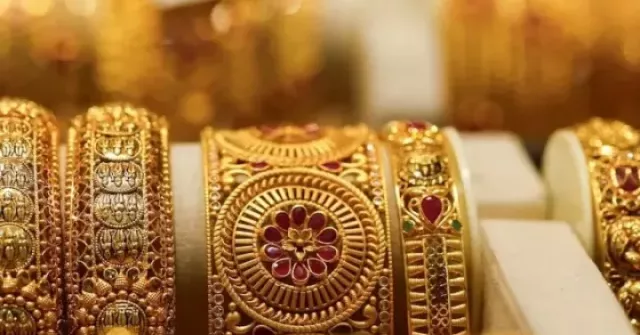 Giá vàng thế giới lao dốc rất mạnh, dầu mỏ vọt ...