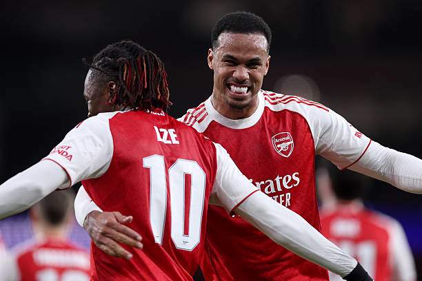Eze cụ thể hóa hưu thế lối chơi của Arsenal trong hiệp 1
