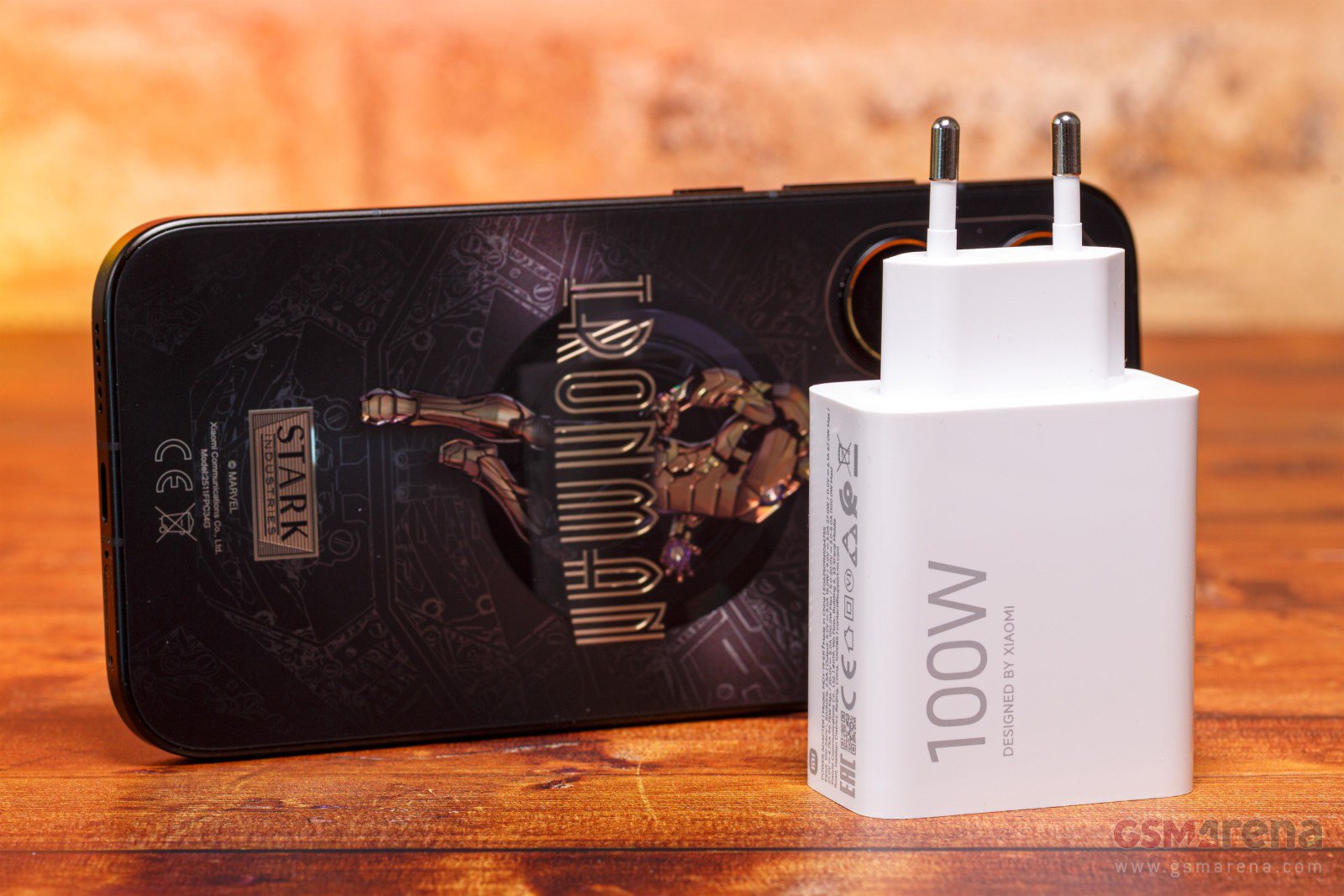 Poco X8 Pro Iron Man Edition có thiết kế cực ngầu.