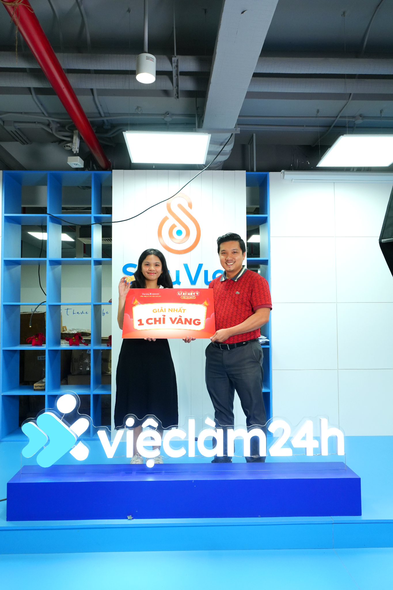 Chị Minh Anh còn nhận được niềm vui bất ngờ với 01 chỉ vàng PNJ khi tìm việc cùng Vieclam24h