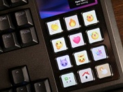Chiếc bàn phím độc lạ với màn hình LCD và Stream Deck, gửi emoji trong "một nốt nhạc"