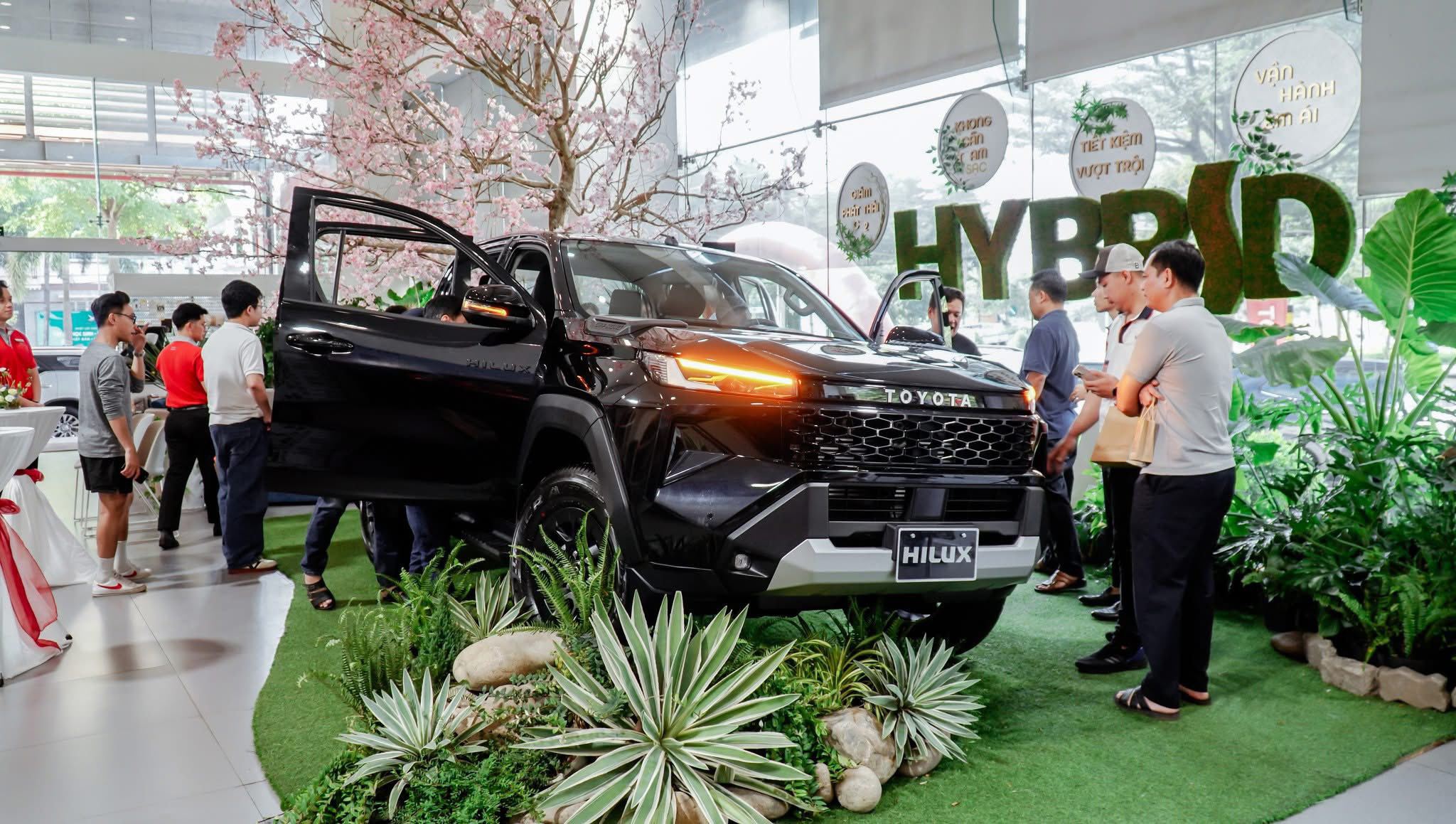 Lần đầu tiên có mẫu xe bán tải vượt mặt doanh số Ford Ranger - 4