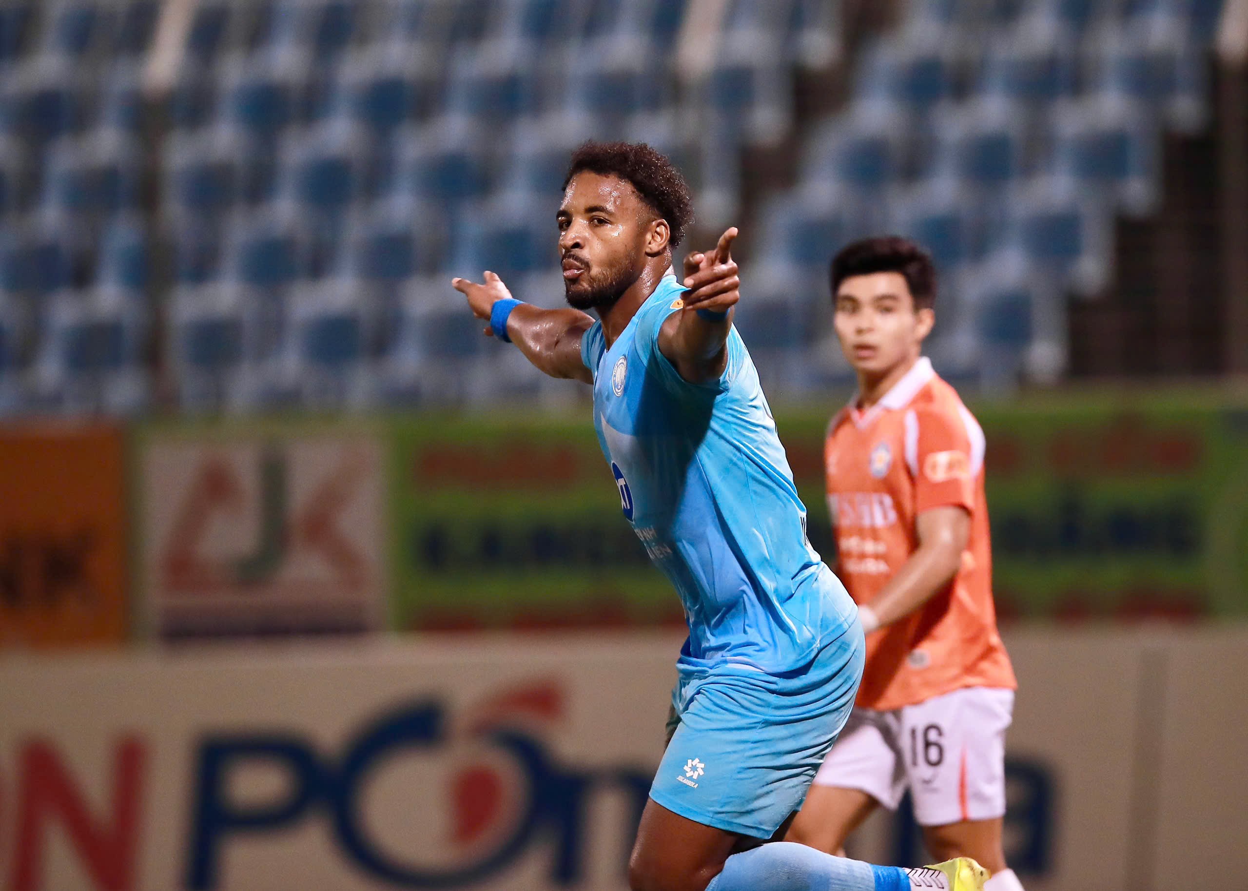 Xuân Son mở điểm cho Nam Định