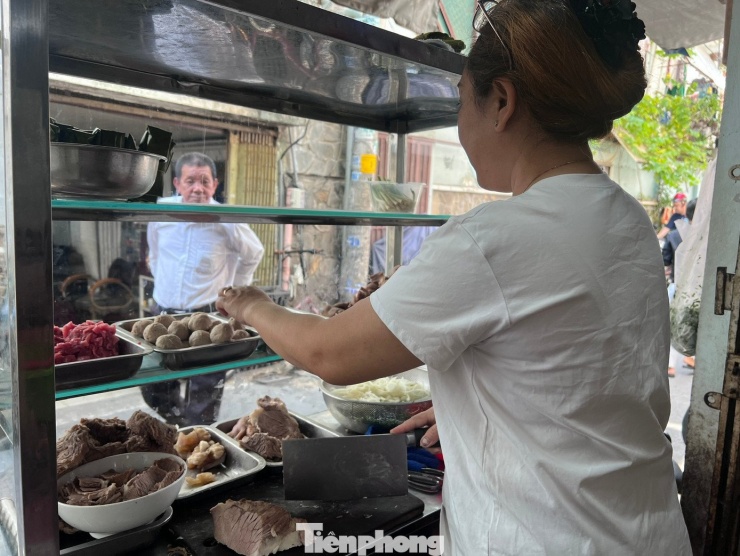 Chủ hàng ăn chật vật, lo lắng khi nguyên liệu đầu vào tăng cao do chi phí vận chuyển, giá nhiên liệu đều tăng