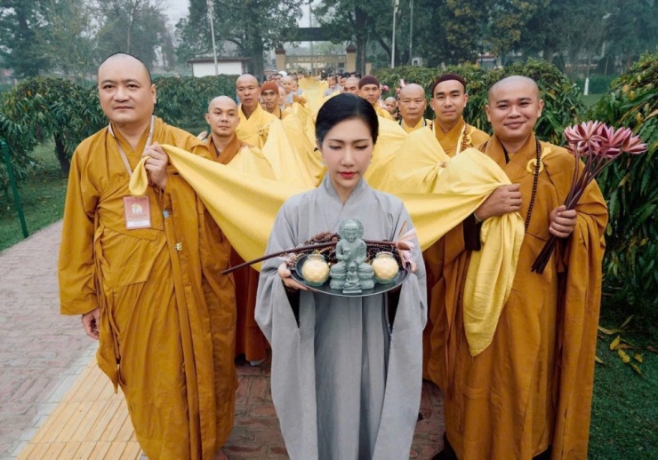 Hoàng Y Nhung nương nhờ Phật pháp.&nbsp;