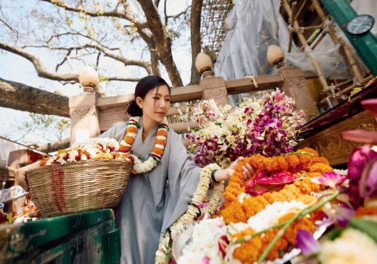 Ca sĩ - hoa hậu Hoàng Y Nhung sống chậm, tu tập sau biến cố.