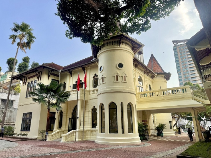 'Đột nhập' biệt thự cổ 100 tuổi - trụ sở mới cực chill của NVH Thanh niên - 1