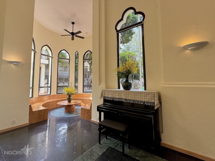 'Đột nhập' biệt thự cổ 100 tuổi - trụ sở mới cực chill của NVH Thanh niên - 4