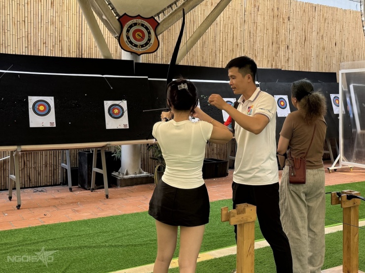 'Đột nhập' biệt thự cổ 100 tuổi - trụ sở mới cực chill của NVH Thanh niên - 6