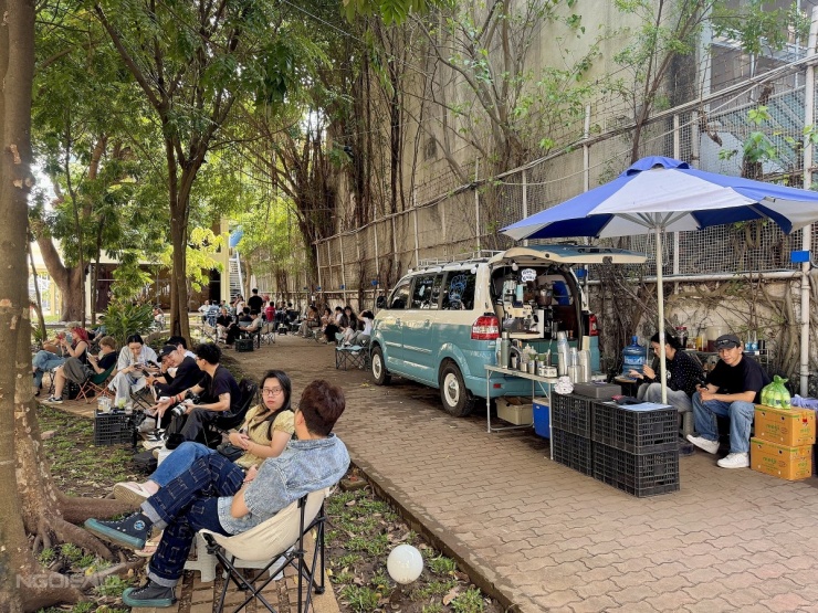 'Đột nhập' biệt thự cổ 100 tuổi - trụ sở mới cực chill của NVH Thanh niên - 9