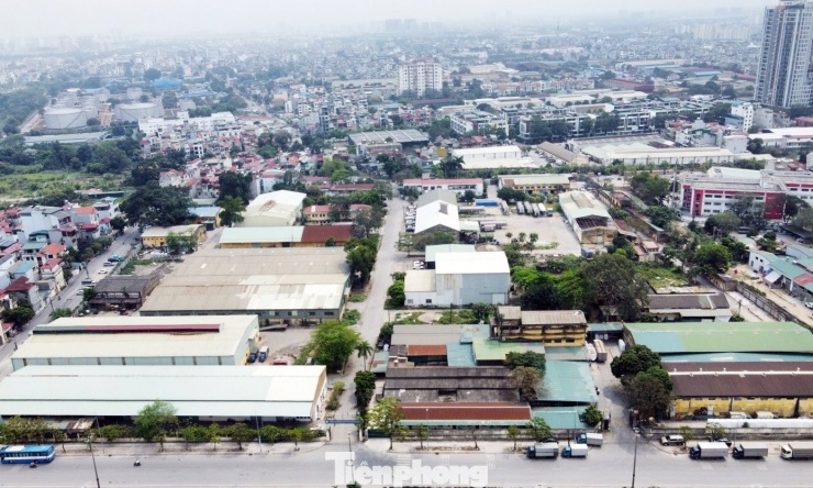 Hóa chất Đức Giang được biết đến là một trong những doanh nghiệp hóa chất lớn nhất Việt Nam. Đáng chú ý, bên cạnh "đế chế" hóa chất, năm 2025 cũng đánh dấu việc "lấn sân" sang lĩnh vực bất động sản.