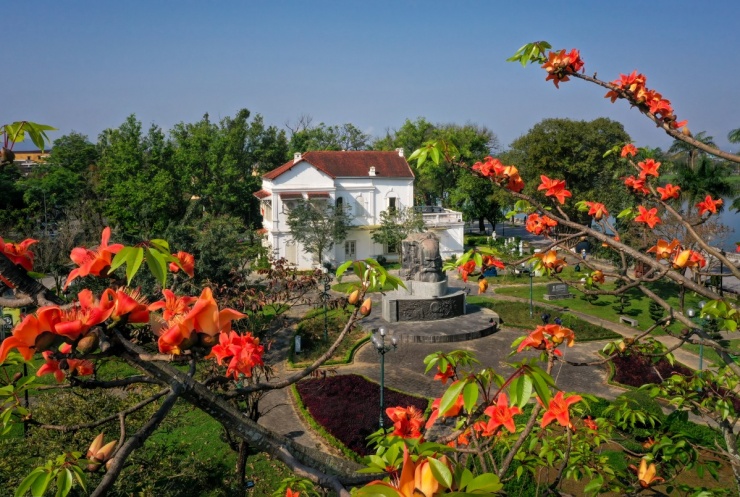 Hoa gạo nở đỏ rực khắp Kinh thành Huế - 7