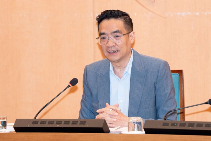 Giám đốc Sở Quy hoạch - Kiến trúc Hà Nội Nguyễn Trọng Kỳ Anh tra đổi, làm rõ thông tin&nbsp;“Hà Nội sẽ di dời 860.000 dân khỏi khu vực nội đô”.