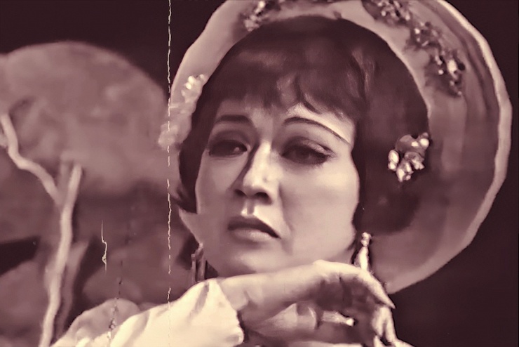 "Tiếng trống Mê Linh" gắn liền với tên tuổi của NSƯT Thanh Nga. Sau bà, các nghệ sĩ tên tuổi cũng diễn vai này như: NSND Bạch Tuyết, NSND Ngọc Giàu...&nbsp;