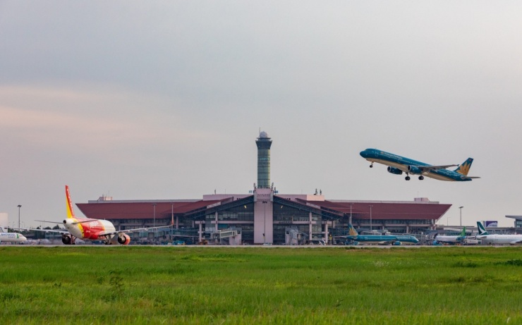 Cảng hàng không quốc tế Nội Bài tiếp tục thăng hạng ấn tượng, vươn lên vị trí 71 trong Top 100 sân bay tốt nhất thế giới.