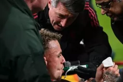 Cầu thủ Galatasaray phải nối ngón tay vì tai nạn hy hữu ở trận thua Liverpool